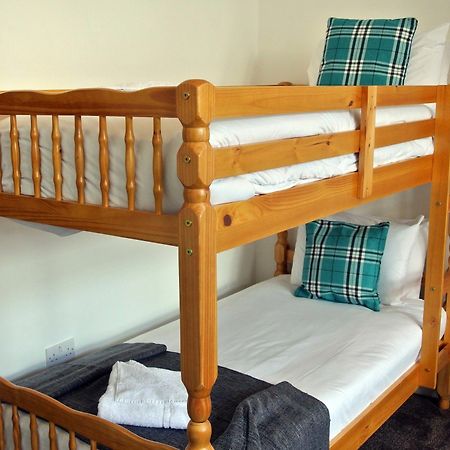 Approved Serviced Apartments Gorse Hill Манчестър Екстериор снимка