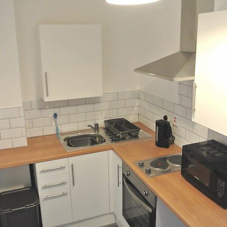 Approved Serviced Apartments Gorse Hill Манчестър Екстериор снимка