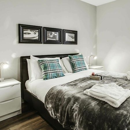 Approved Serviced Apartments Gorse Hill Манчестър Екстериор снимка