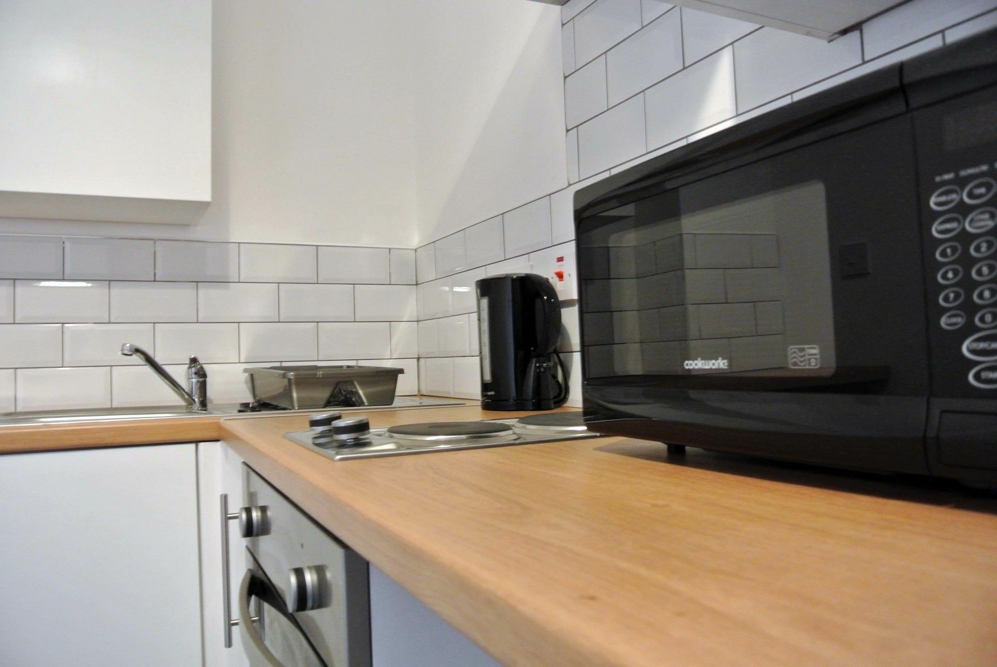 Approved Serviced Apartments Gorse Hill Манчестър Екстериор снимка